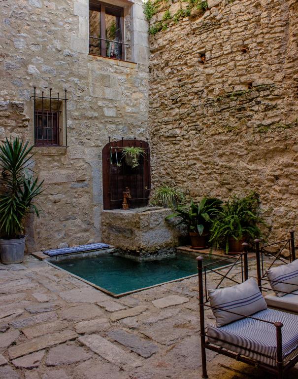 Bazén v ubytování AS Palau dels Alemanys Suites Boutique Monument nebo v jeho okolí