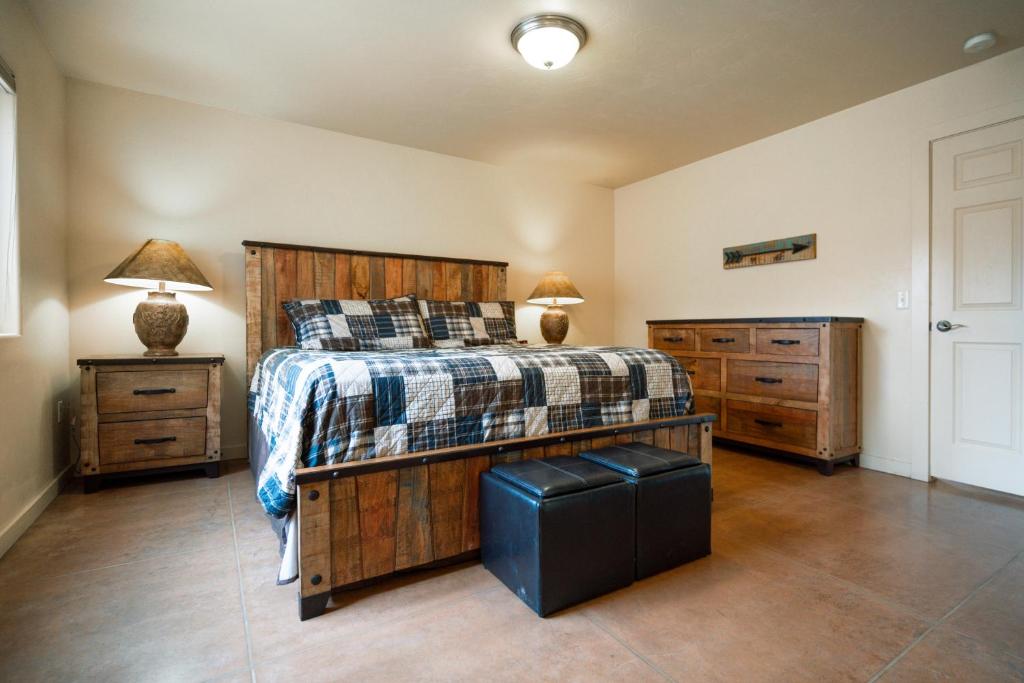 Postel nebo postele na pokoji v ubytování Moab Dream Getaway