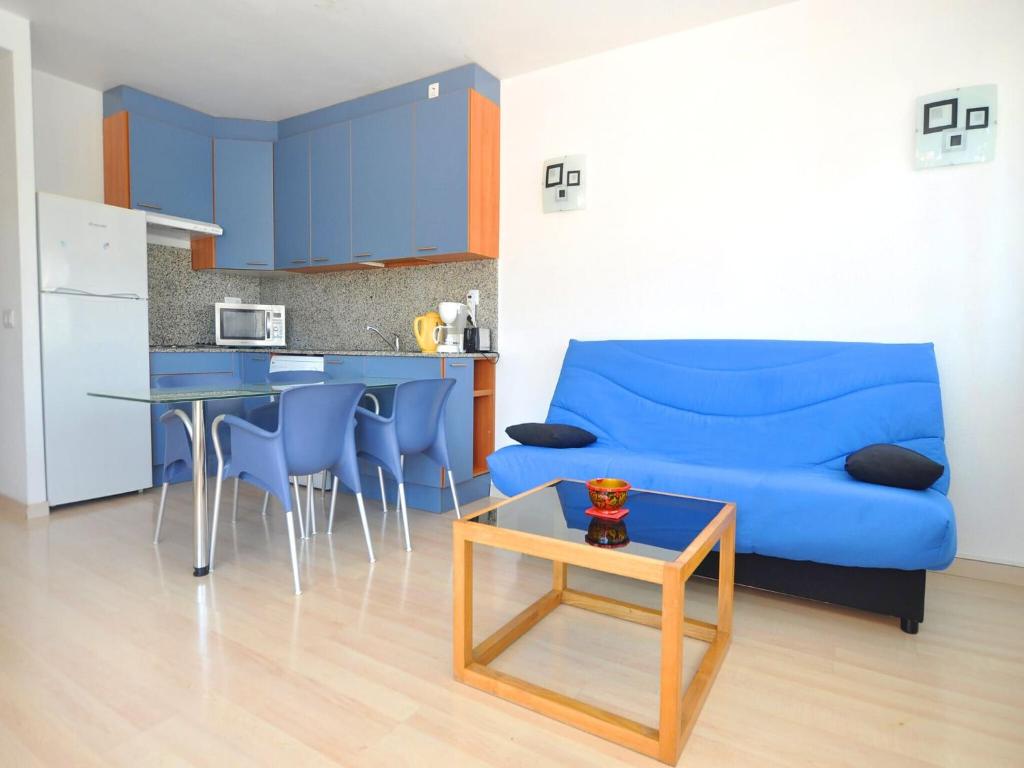 Apartment in Roses with large terrace