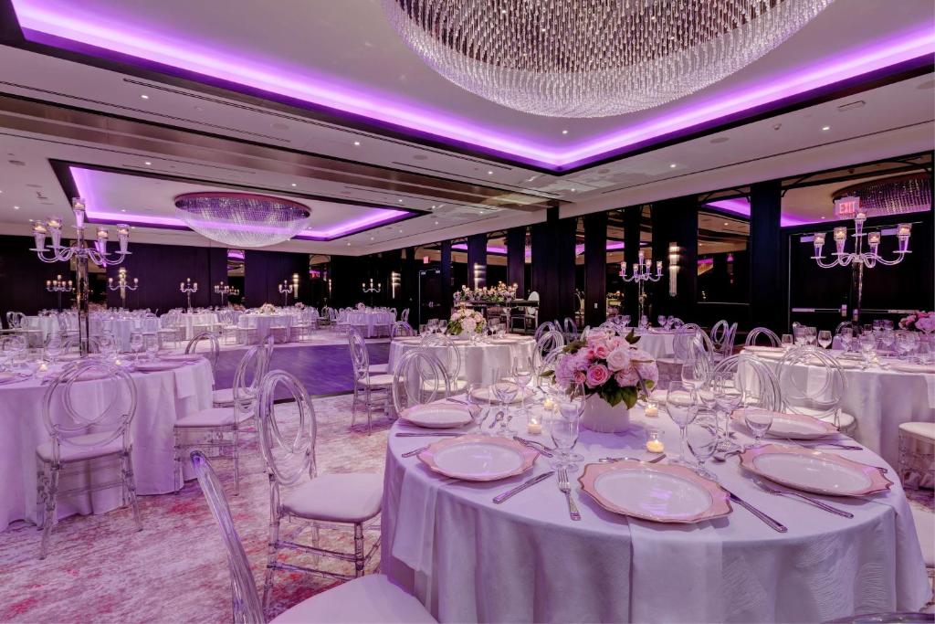 Restaurace v ubytování Hotel X Toronto, a Destination by Hyatt Hotel