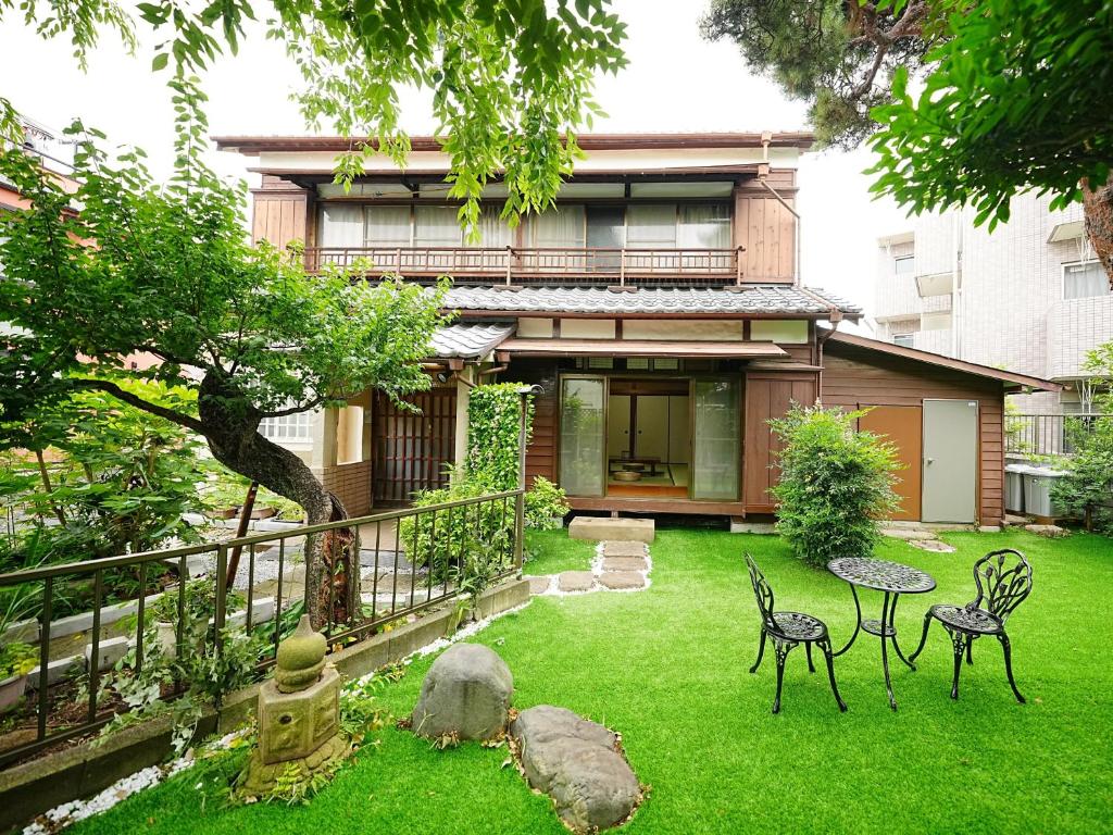 Zahrada ubytování 301m2 百年桜庭園ヴィラ丨新宿 歌舞伎町まで直通17分丨駐車場3台丨長期滞在可丨最大10名 301m2 Century Old Sakura Garden Villa Direct丨Access to Shinjuku Kabukicho in 17 min丨3 Parking Spaces丨Long Term OK丨Up to 10 Guests