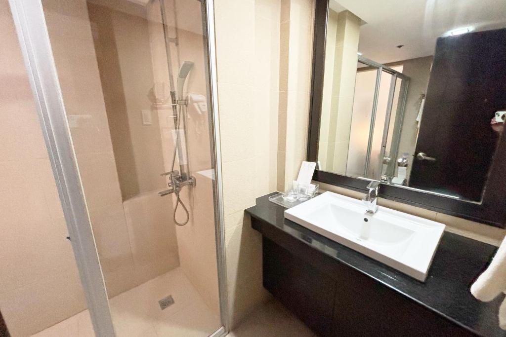 Uma casa de banho em The Muse Hotel Boracay
