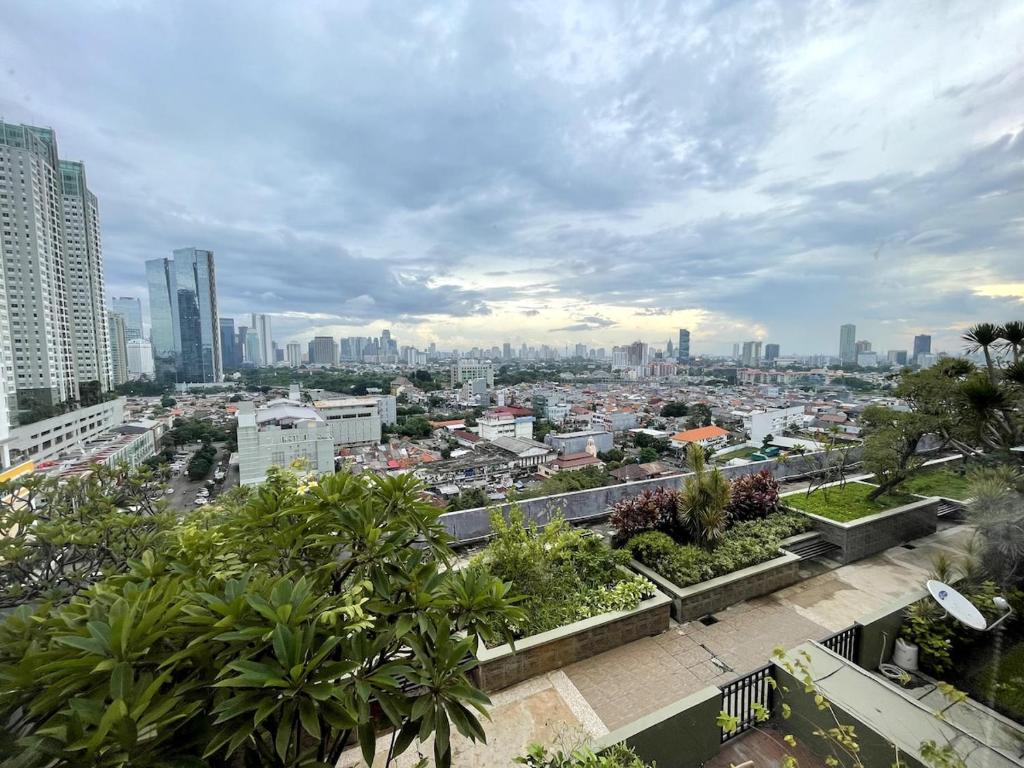 Nespecifikovaný výhled na destinaci Jakarta nebo výhled na město při pohledu z prázdninového domu