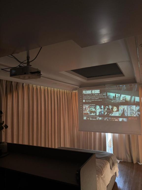TV a/nebo společenská místnost v ubytování LUA Capsule Rooms