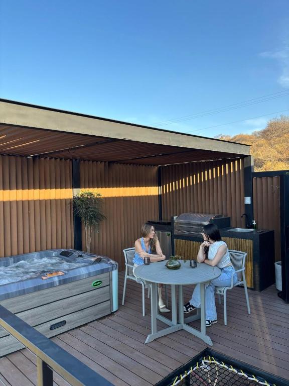 Balkón nebo terasa v ubytování LUA Capsule Rooms