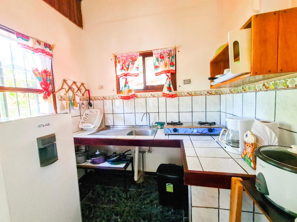Kuchyň nebo kuchyňský kout v ubytování Cabinas Coco Alegre