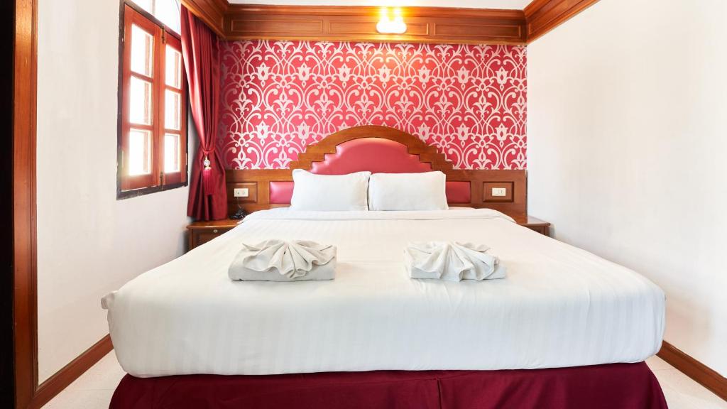 
Family Room with Balcony
