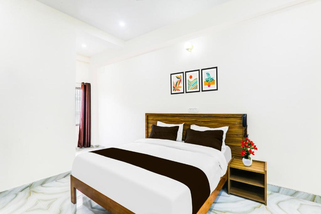 Postel nebo postele na pokoji v ubytování Super Collection O Karaudi Marg Chittaipur Varanasi