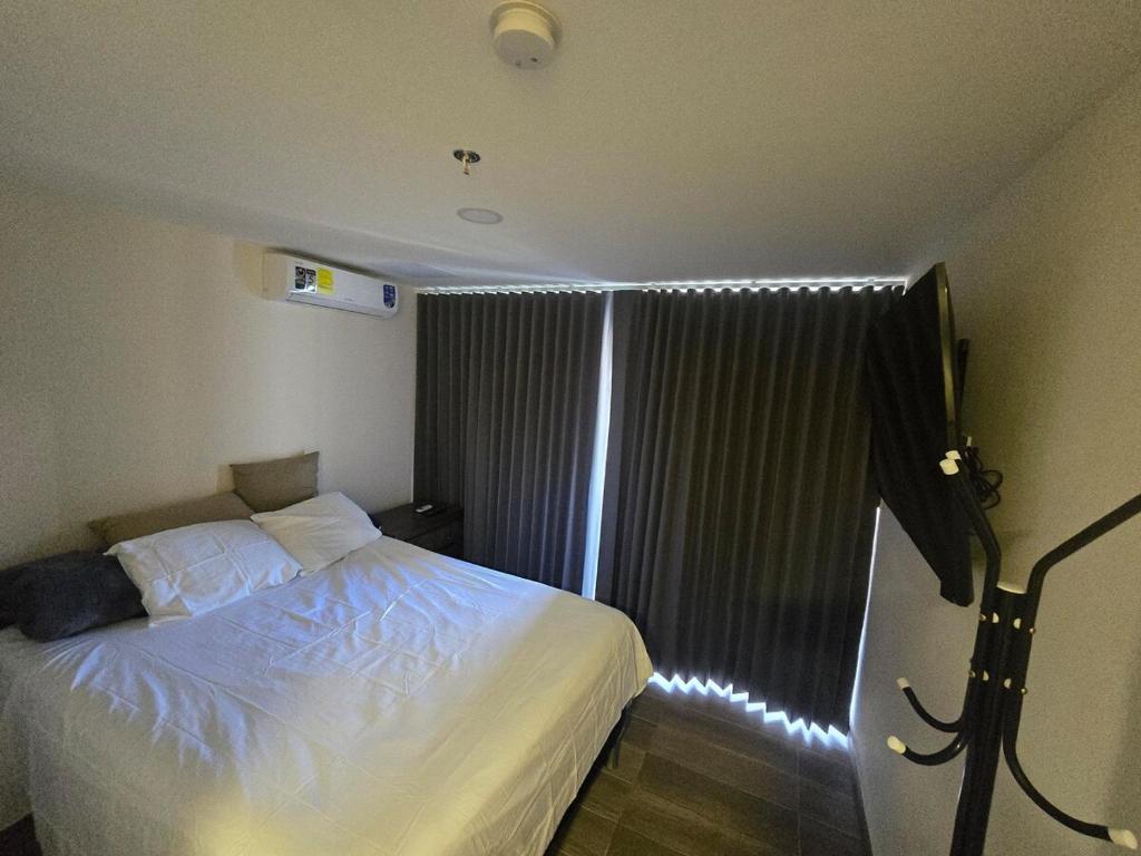 a bedroom with a bed and a window with lights at Apartment in Torre Artemisa in Tegucigalpa