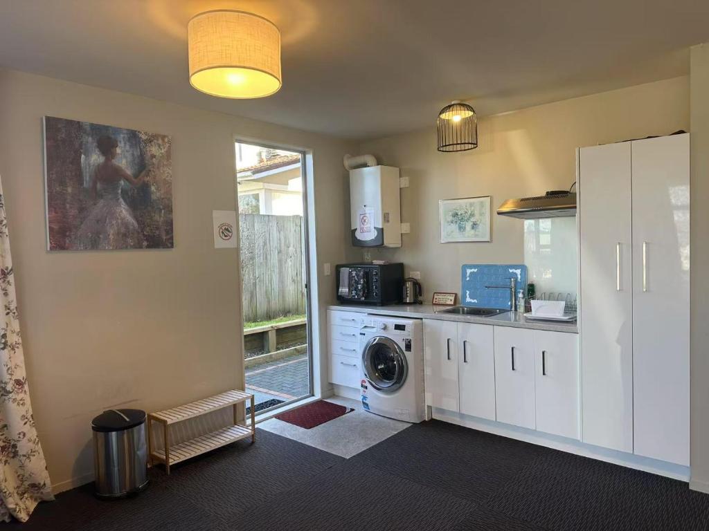 Mia's lovely home with lake view - Resim 11