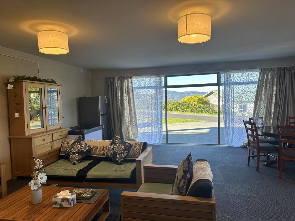 Mia's lovely home with lake view - Resim 6