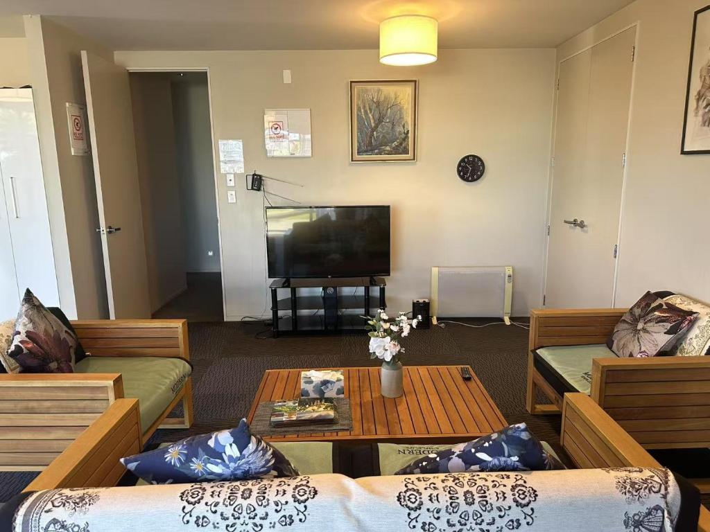 Mia's lovely home with lake view - Resim 13