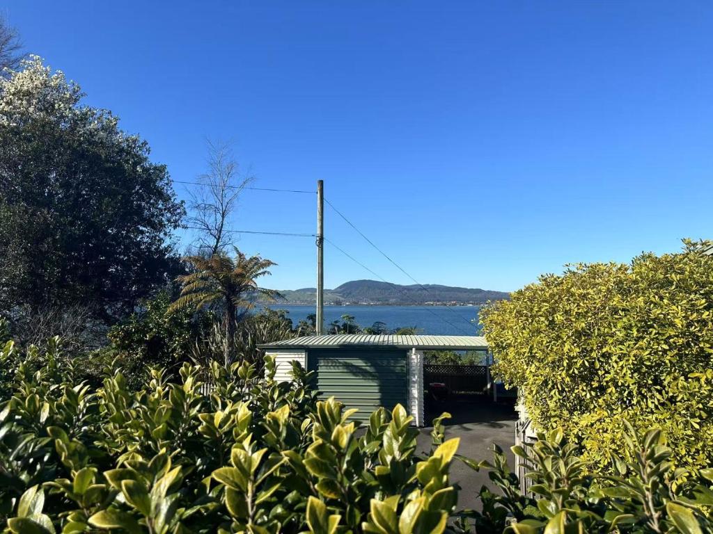 Mia's lovely home with lake view - Resim 23