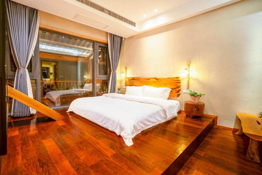Postel nebo postele na pokoji v ubytování Xianxiuju Garden Courtyard B&B
