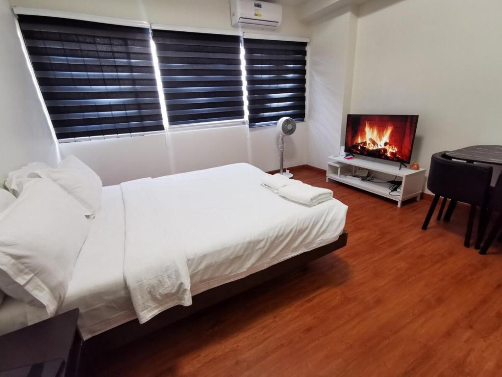 Ένα ή περισσότερα κρεβάτια σε δωμάτιο στο Baguio Cedar Peak Near Session Road Air-conditioned