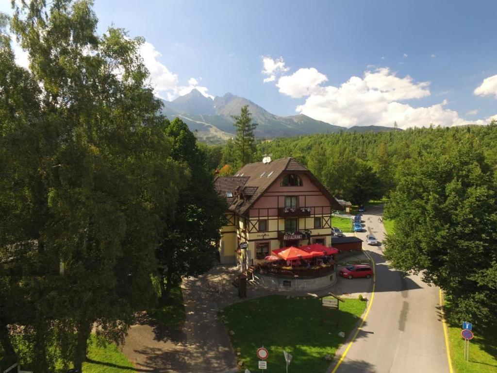 an overhead view of a building with a restaurant at Vila Park in Tatranská Lomnica