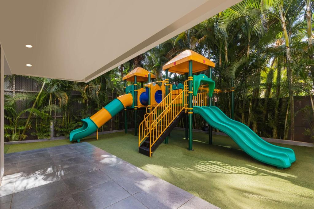 Bazén v ubytování Hyatt Centric Candolim Goa nebo v jeho okolí