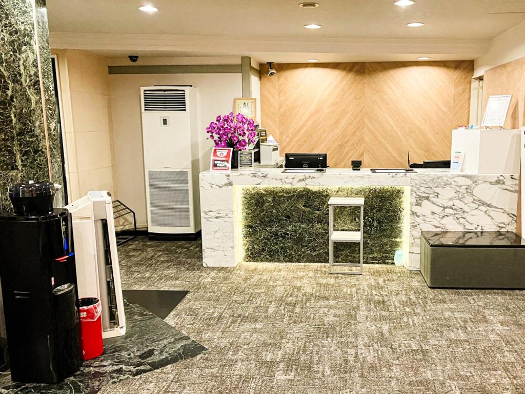 Kuchyň nebo kuchyňský kout v ubytování HOTEL LiVEMAX BUDGET Kobe