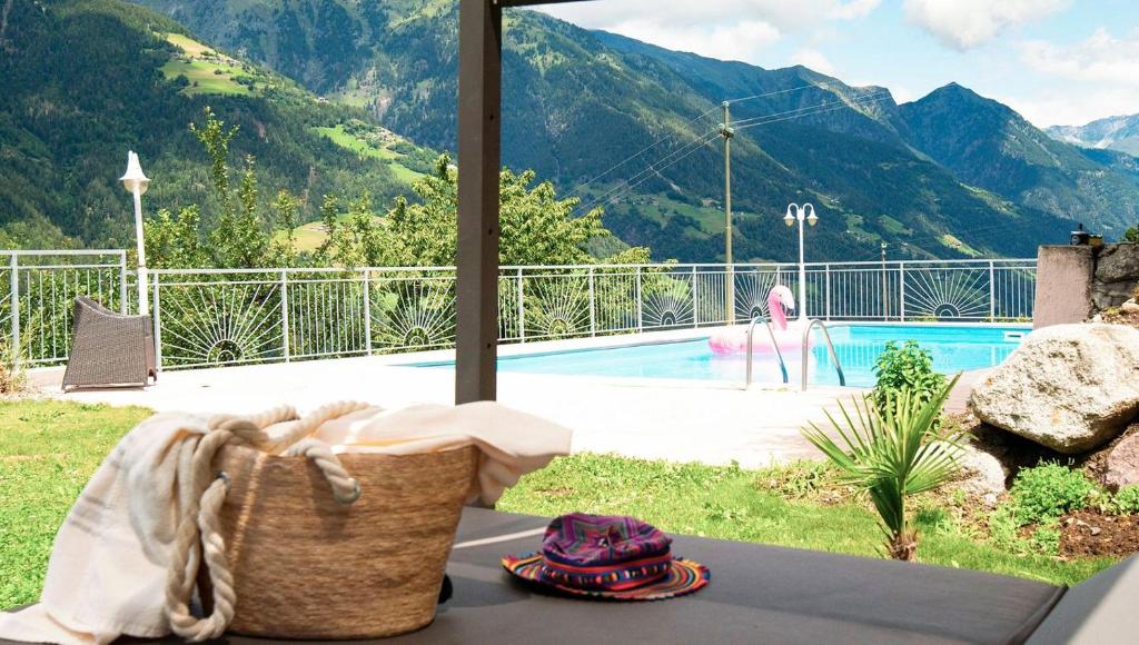 Nespecifikovaný výhled na hory nebo výhled na hory při pohledu z hotelu
