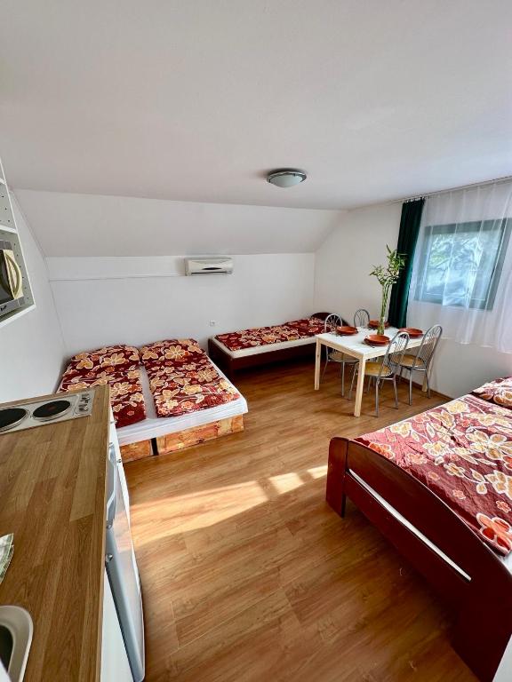 Postel nebo postele na pokoji v ubytování Bamboo Rooms - Studios