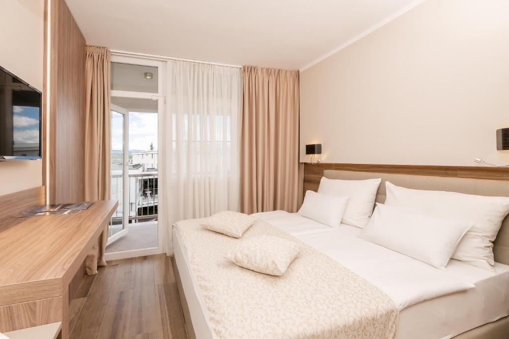 TV a/nebo společenská místnost v ubytování Hotel Malin