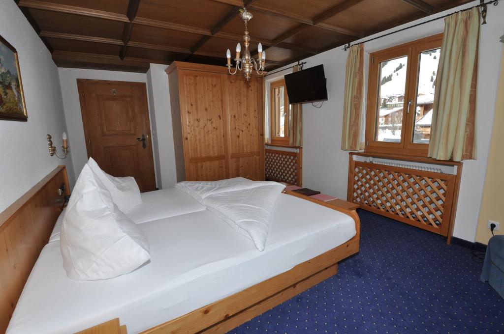 Postel nebo postele na pokoji v ubytování Hotel Stülzis