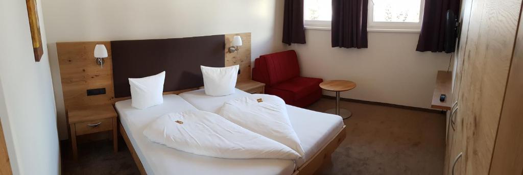 Postel nebo postele na pokoji v ubytování Hotel Stülzis