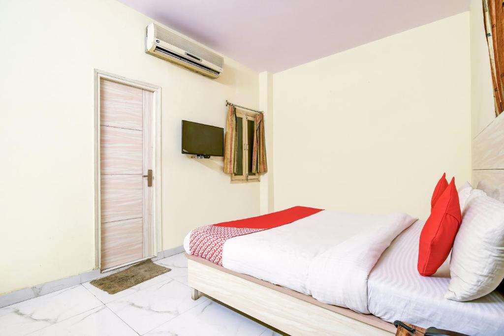TV a/nebo společenská místnost v ubytování Hotel O 74192 Vishwakarma Palace