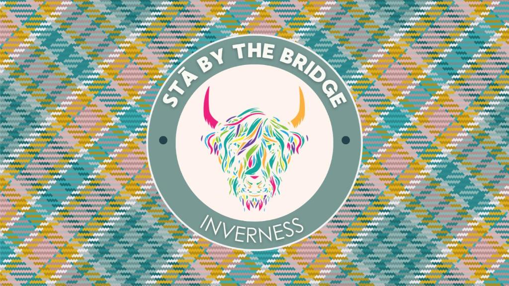 ein Logo eines Stiers mit Hörnern in einem Kreis in der Unterkunft Stā by The Bridge, Inverness City Centre in Inverness