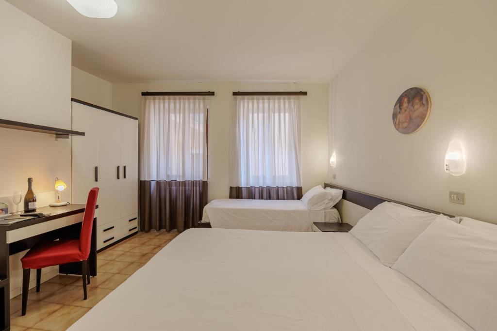 Postel nebo postele na pokoji v ubytování Hotel Alla Torre