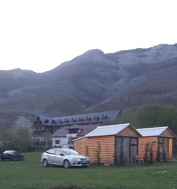 Příroda nedaleko venkovského domu