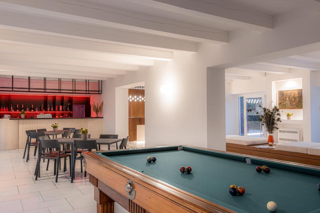 Biliár nebo kulečník v ubytování Casabianca Resort