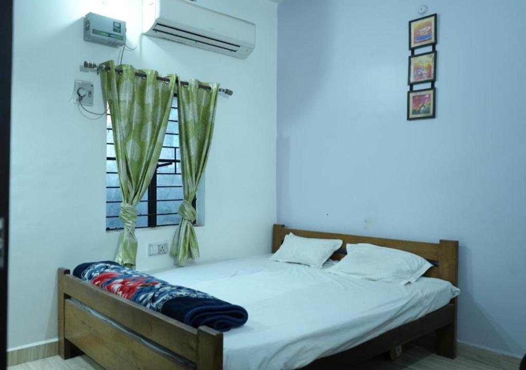 Postel nebo postele na pokoji v ubytování riru girls hostel