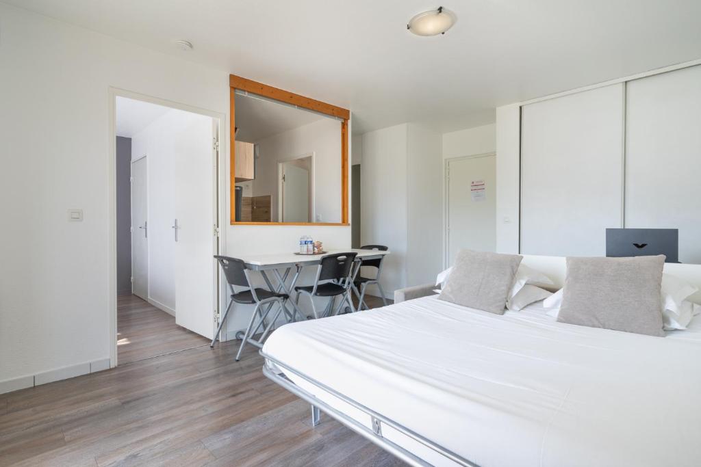 Séjours & Affaires Annecy Le Pont Neuf - Apartamento - 2 Niveles