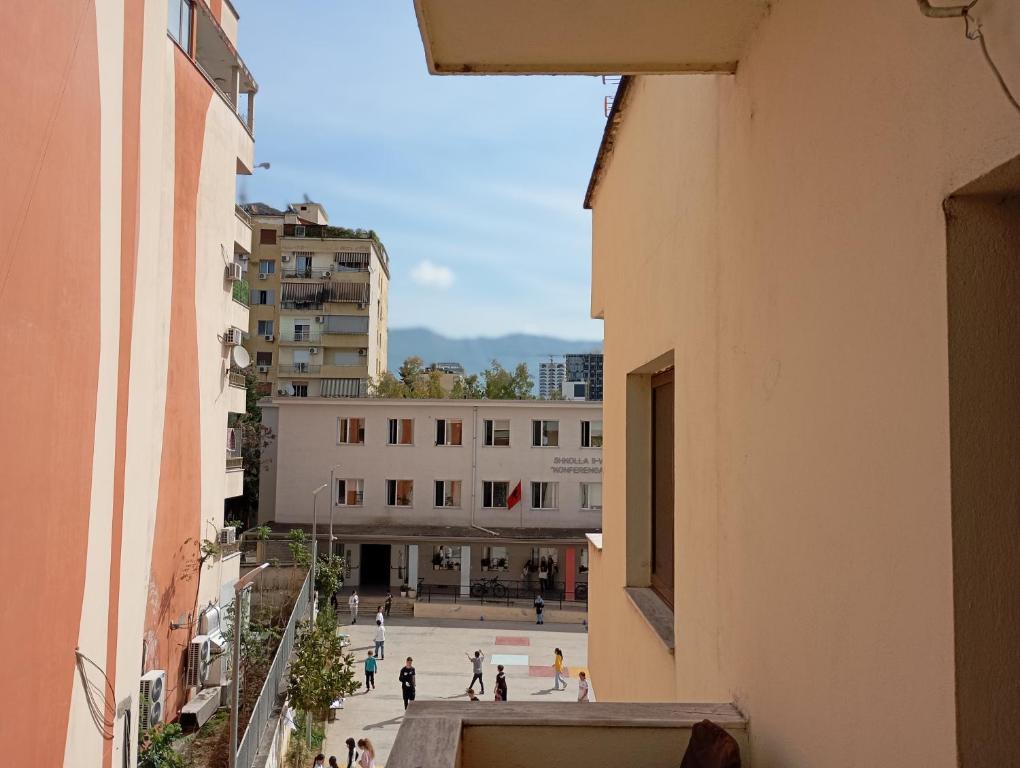 Nespecifikovaný výhled na hory nebo výhled na hory při pohledu z hostelu