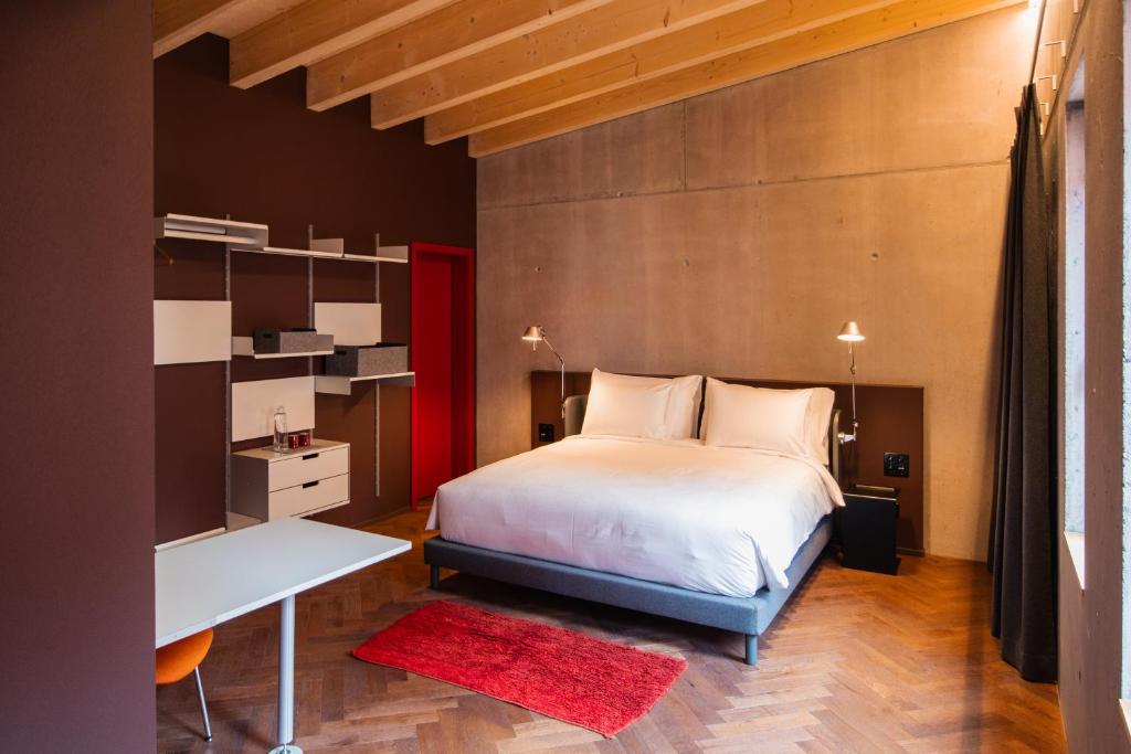 Postel nebo postele na pokoji v ubytování Hôtel Borsari, A Member of Design Hotels
