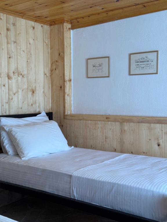 Postel nebo postele na pokoji v ubytování Te Ajdini Guesthouse