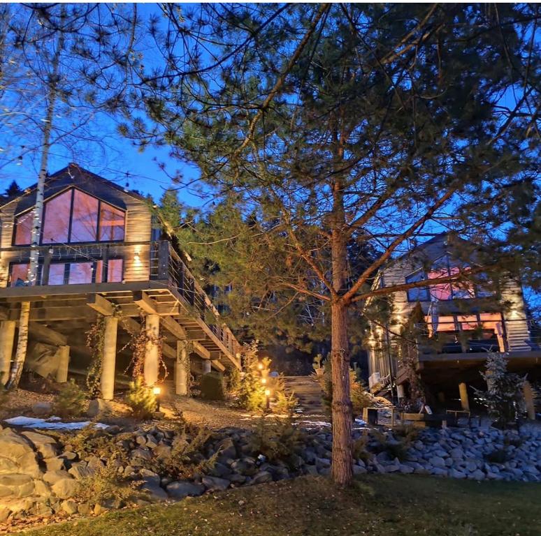 Κήπος έξω από το Mucharskie Stodoły Stodoła II - Garden Spa