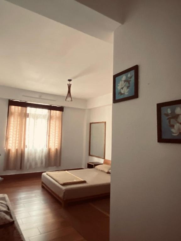 Postel nebo postele na pokoji v ubytování Denkhang bnb Geyzing west sikkim