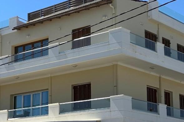 Balkon lub taras w obiekcie *KASTELLINO* FULLY RENOVATED 4Beds/2Bathrooms