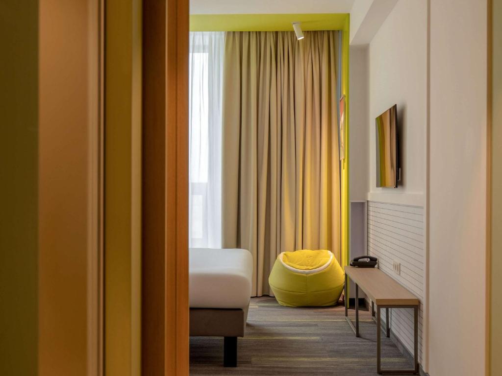 Postel nebo postele na pokoji v ubytování ibis Styles Chisinau