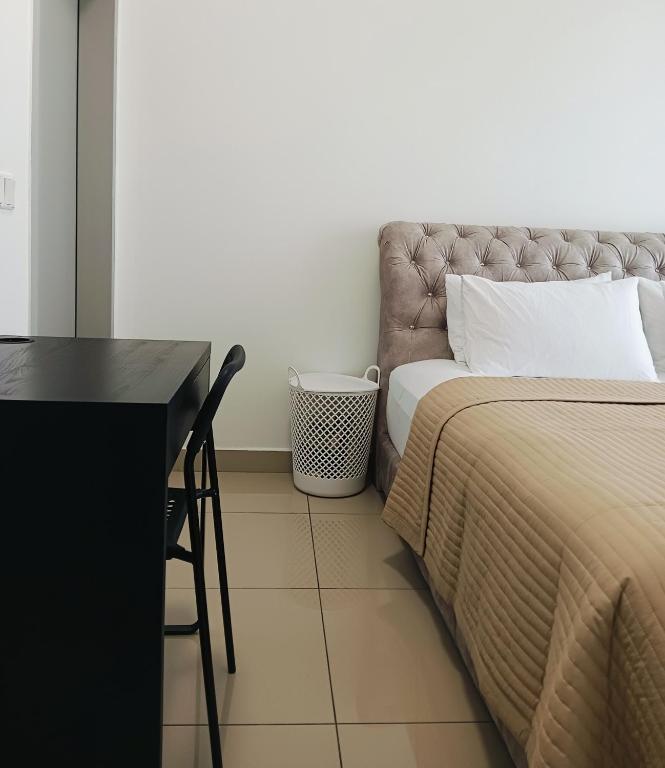 Postel nebo postele na pokoji v ubytování Mslim Friendly Stay at Bayu Aisyah Putrajaya, Presint 11