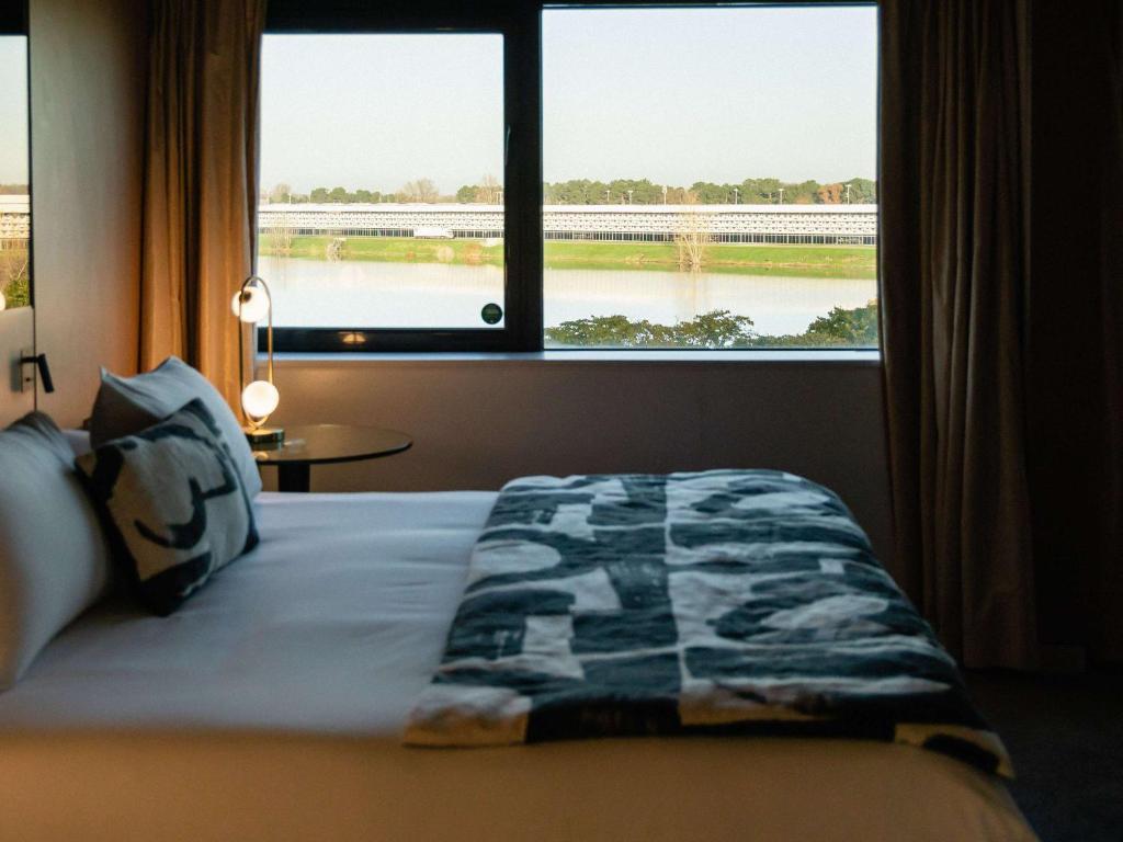 Postel nebo postele na pokoji v ubytování Pullman Bordeaux Lac