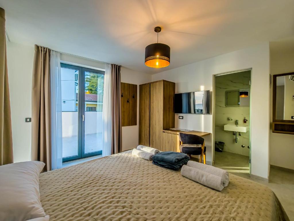 Postel nebo postele na pokoji v ubytování Sunrise Beachfront Residence