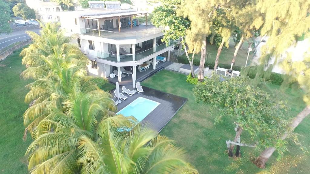 Κήπος έξω από το Recife Noir Apartments Mauritius or Black Reef Apartments Mauritius Ground Floor appartment