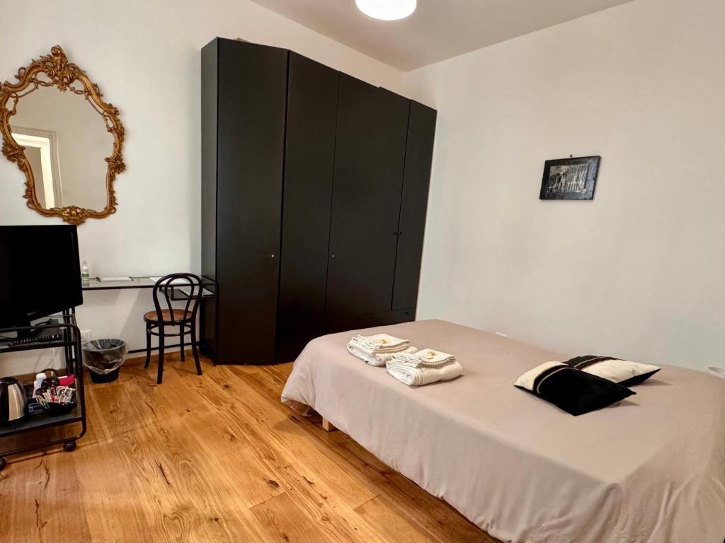 Postel nebo postele na pokoji v ubytování Genoa Waterfront Room