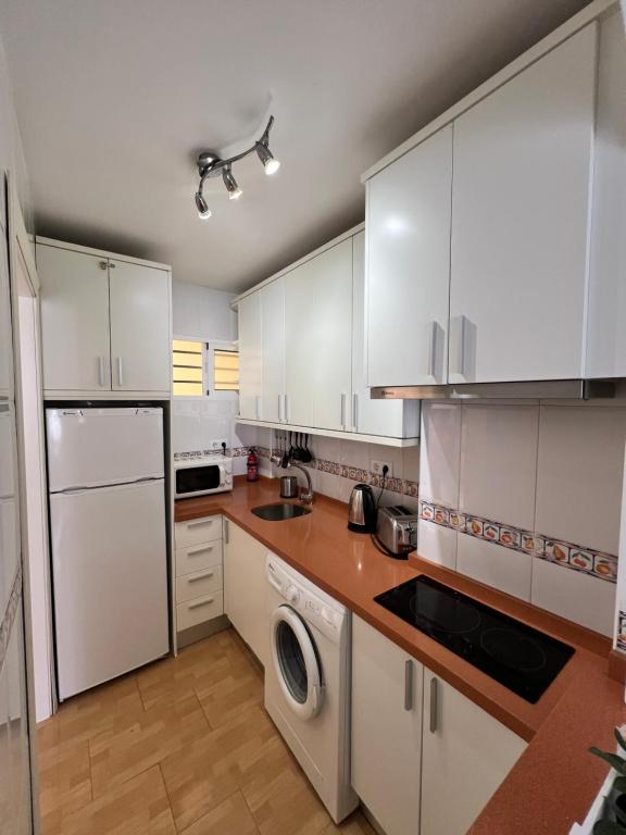 Kuchyň nebo kuchyňský kout v ubytování Holiday apartment Edificio Iris, Benalmádena