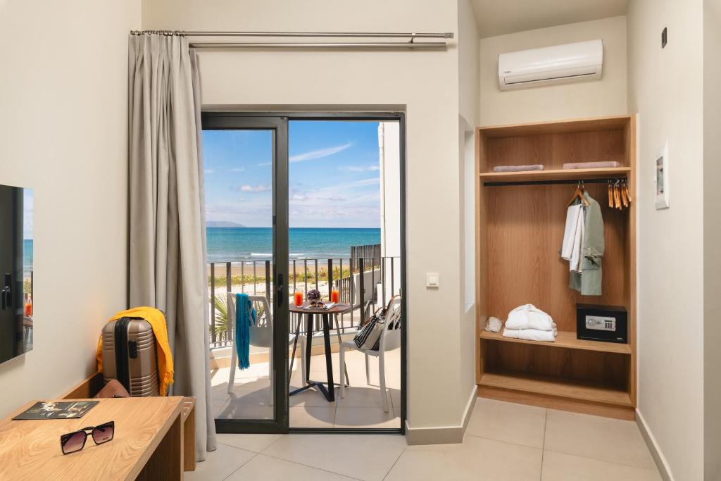 Beachfront Travel Proud Elia Agia Marina Hotel - Habitación Superior – Acceso Para Discapacitados