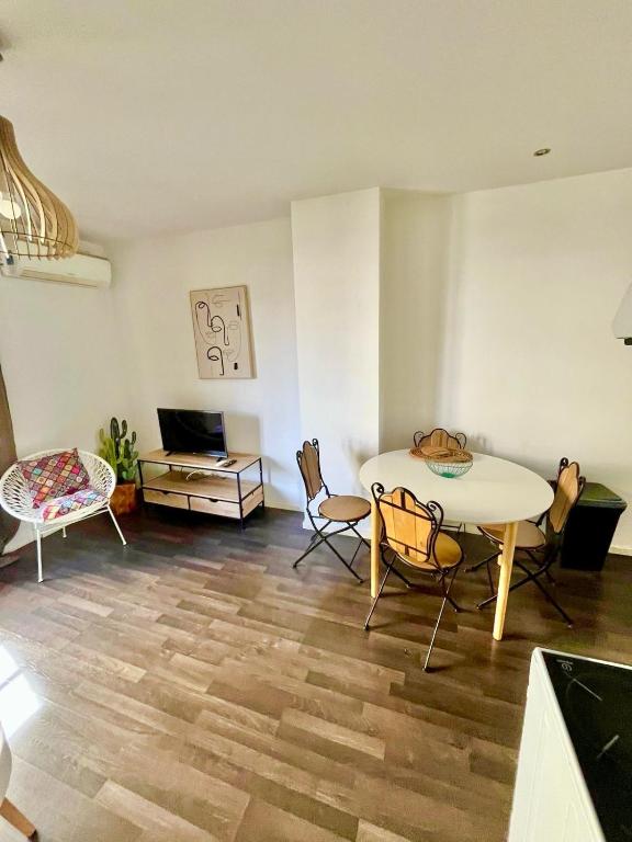 Khu vực ghế ngồi tại Ajaccio centre ville joli T2 Grandval