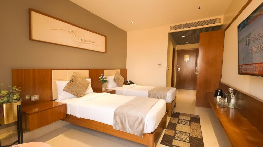 Postel nebo postele na pokoji v ubytování Morvee Hotels Durgapur